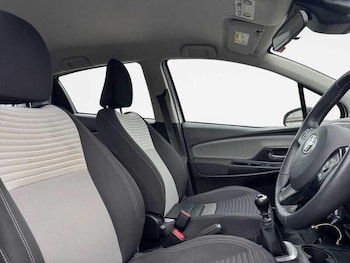 Used Toyota Yaris 2019 for sale - 76137315: Photo 4