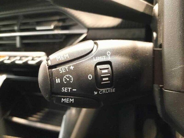 Used Peugeot 2008 2021 for sale - 76135984: Photo 17