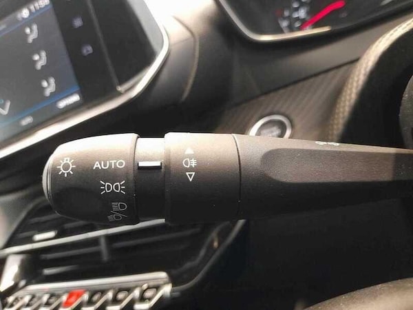 Used Peugeot 2008 2021 for sale - 76135984: Photo 18