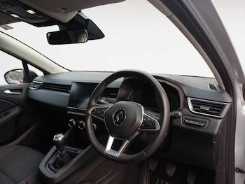 Used Renault Clio 2023 for sale - 76918580: Photo