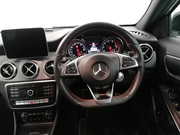 Used Mercedes-Benz GLA 2019 for sale - 76137160: Photo 8