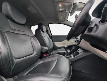 Used Renault Captur 2019 for sale - 76441195: Photo