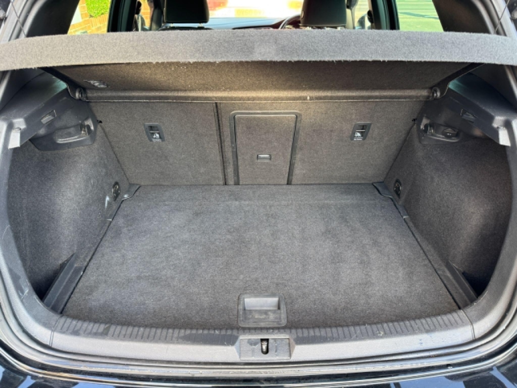 Used Volkswagen Golf 2014 for sale - 76651940: Photo 14