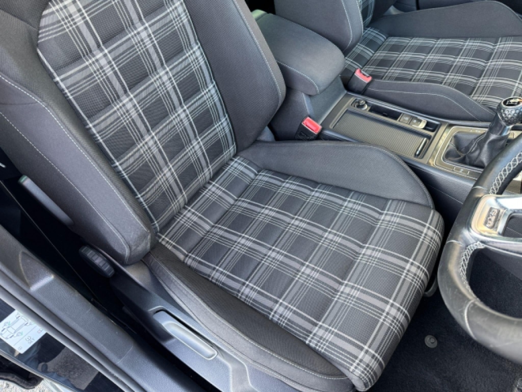 Used Volkswagen Golf 2014 for sale - 76651940: Photo 19