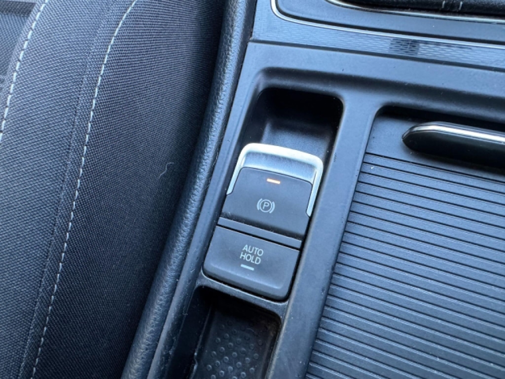 Used Volkswagen Golf 2014 for sale - 76651940: Photo 28