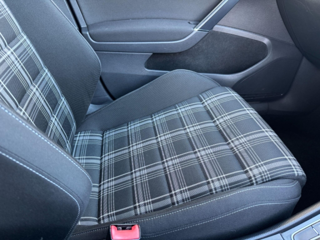 Used Volkswagen Golf 2014 for sale - 76651940: Photo 30