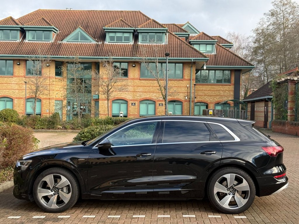 Used Audi e-tron 2022 for sale - 77249882: Photo 4