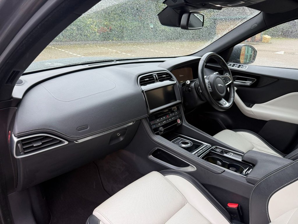 Used Jaguar F-Pace 2017 for sale - 76582889: Photo 18