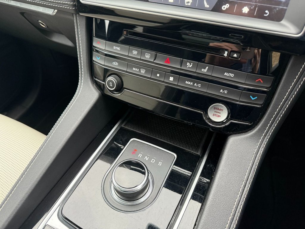 Used Jaguar F-Pace 2017 for sale - 76582889: Photo 36