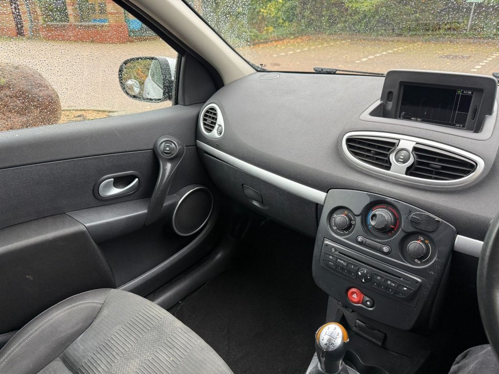Used Renault Clio 2011 for sale - 77302184: Photo 17