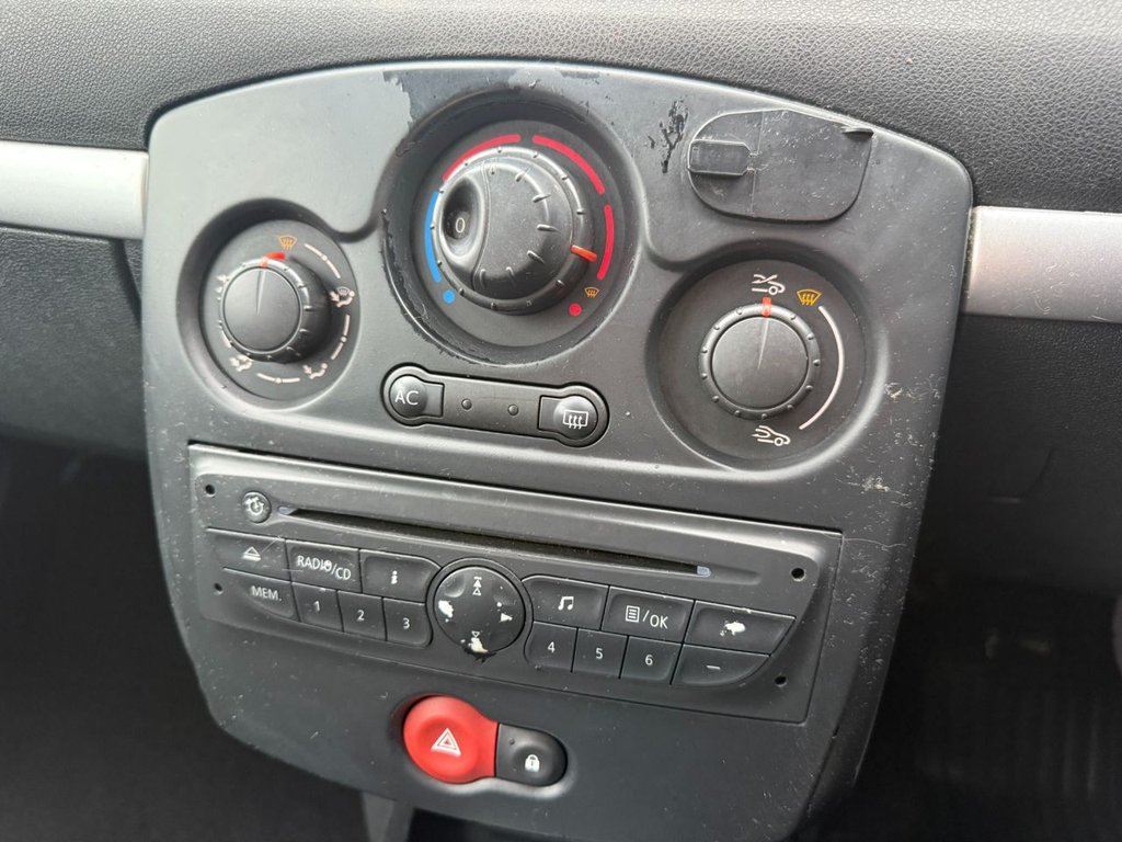 Used Renault Clio 2011 for sale - 77302184: Photo 18