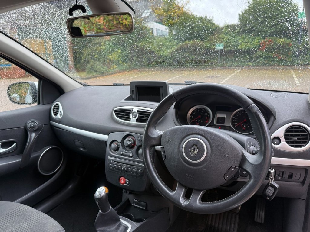 Used Renault Clio 2011 for sale - 76711124: Photo 11