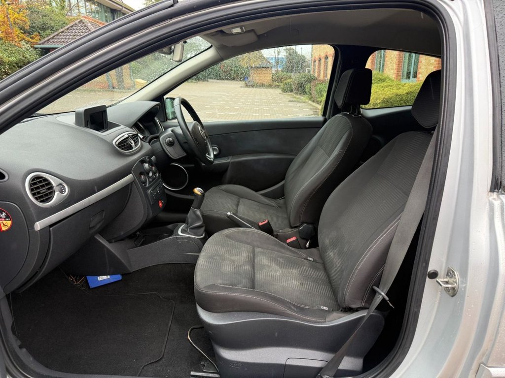 Used Renault Clio 2011 for sale - 76711124: Photo 12