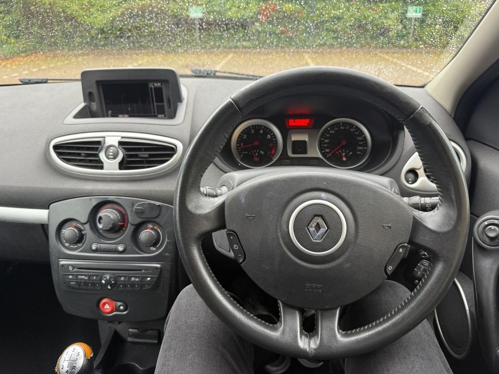 Used Renault Clio 2011 for sale - 76711124: Photo 17