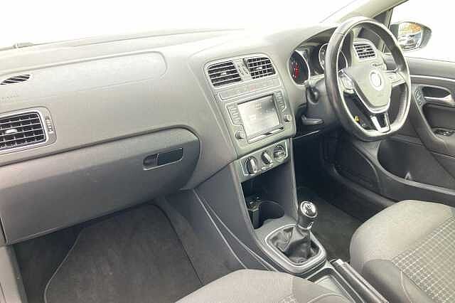 Used Volkswagen Polo 2016 for sale - 76197895: Photo 2
