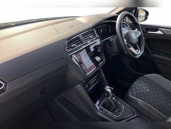 Used Volkswagen Tiguan 2023 for sale - 76019402: Photo 2