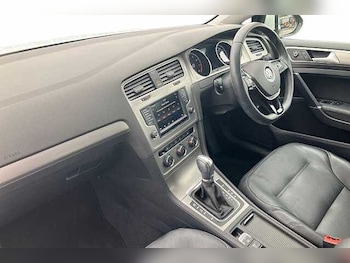 Used Volkswagen Golf 2017 for sale - 76057594: Photo 2