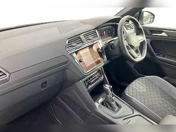 Used Volkswagen Tiguan 2020 for sale - 76082152: Photo 2