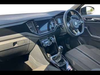 Used Volkswagen T-Roc 2021 for sale - 74709472: Photo