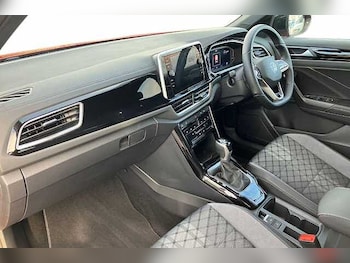 Used Volkswagen T-Roc 2023 for sale - 76769025: Photo