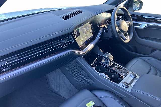 Used Volkswagen Touareg 2023 for sale - 75987139: Photo 2