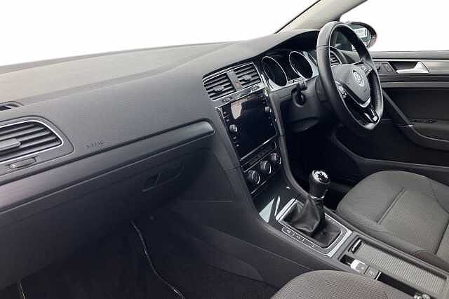 Used Volkswagen Golf 2020 for sale - 76030126: Photo 2
