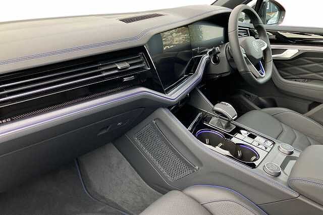 Used Volkswagen Touareg 2025 for sale - 76391854: Photo 2