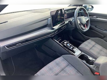 Used Volkswagen Golf 2025 for sale - 76030127: Photo 2
