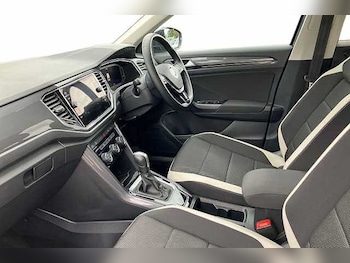 Used Volkswagen T-Roc 2022 for sale - 75730242: Photo