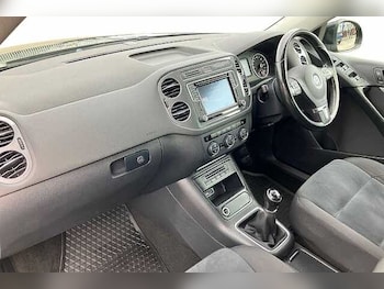 Used Volkswagen Tiguan 2015 for sale - 76119791: Photo 2