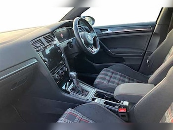 Used Volkswagen Golf 2019 for sale - 76444528: Photo