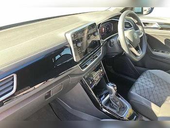 Used Volkswagen T-Roc 2025 for sale - 75962087: Photo 2