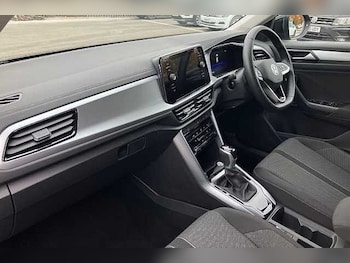 Used Volkswagen T-Roc 2025 for sale - 76273911: Photo 2