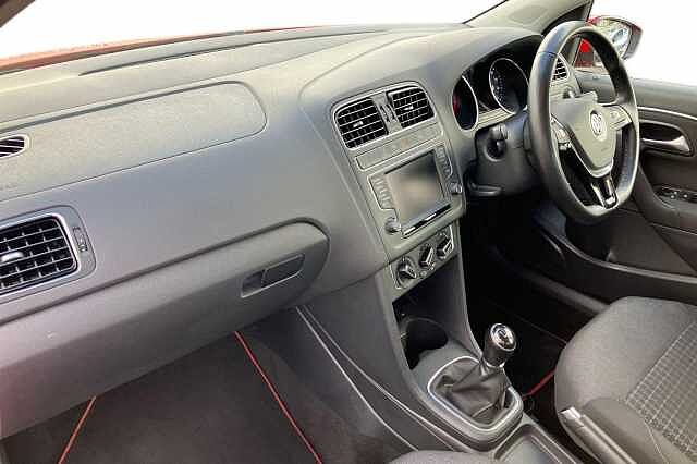 Used Volkswagen Polo 2015 for sale - 76267851: Photo 2