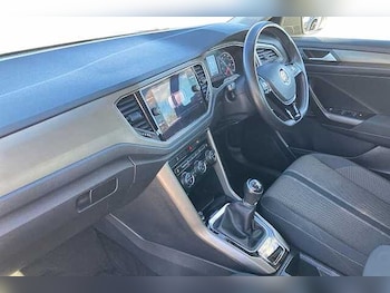 Used Volkswagen T-Roc 2020 for sale - 75937833: Photo 2