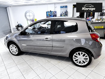 Used Renault Clio 2011 for sale - 76235091: Photo 2