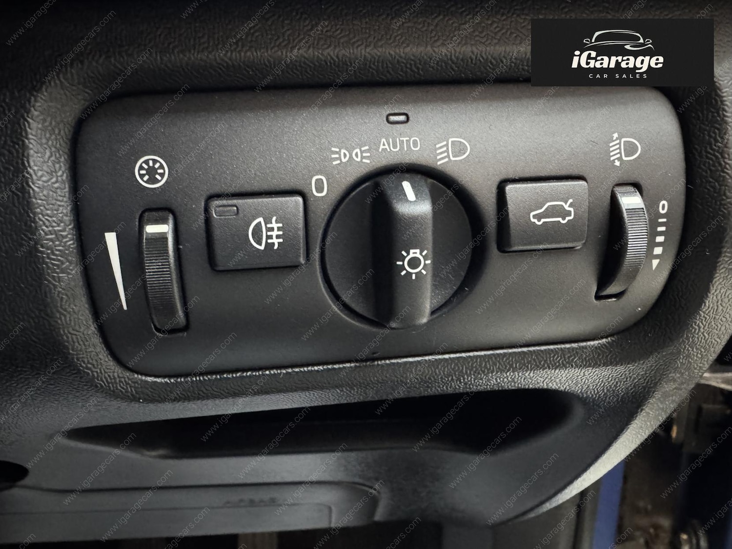 Used Volvo V40 Cross Country 2015 for sale - 76741836: Photo 25