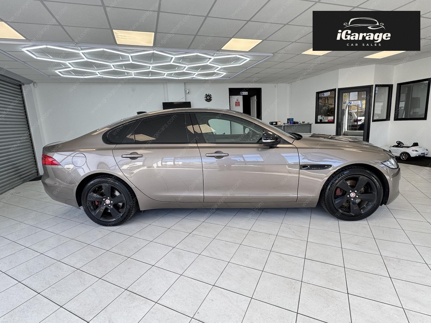 Used Jaguar XF 2016 for sale - 76312666: Photo 5
