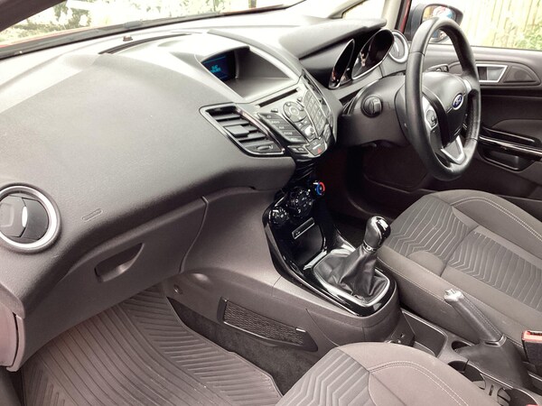 Used Ford Fiesta 2015 for sale - 76084897: Photo 3