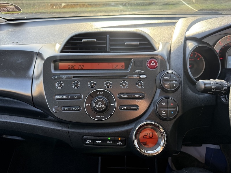 Used Honda Jazz 2014 for sale - 76555129: Photo 38