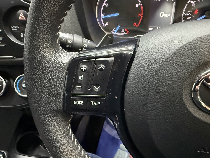 Used Toyota Yaris 2018 for sale - 77990202: Photo 48