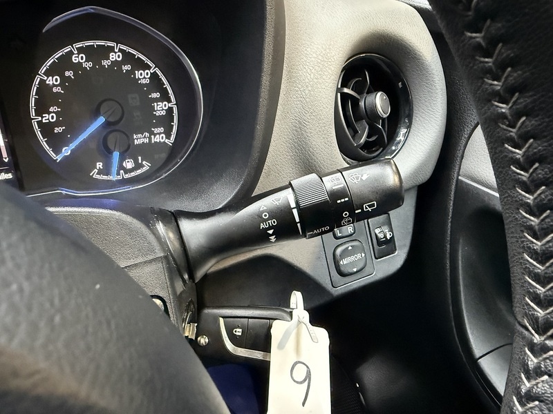 Used Toyota Yaris 2018 for sale - 77990202: Photo 51