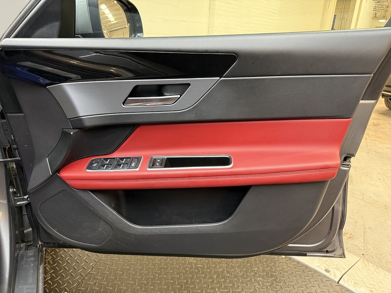 Used Jaguar XF 2017 for sale - 77906025: Photo 34