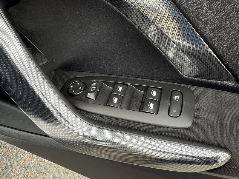 Used Peugeot 2008 2017 for sale - 76292207: Photo 19