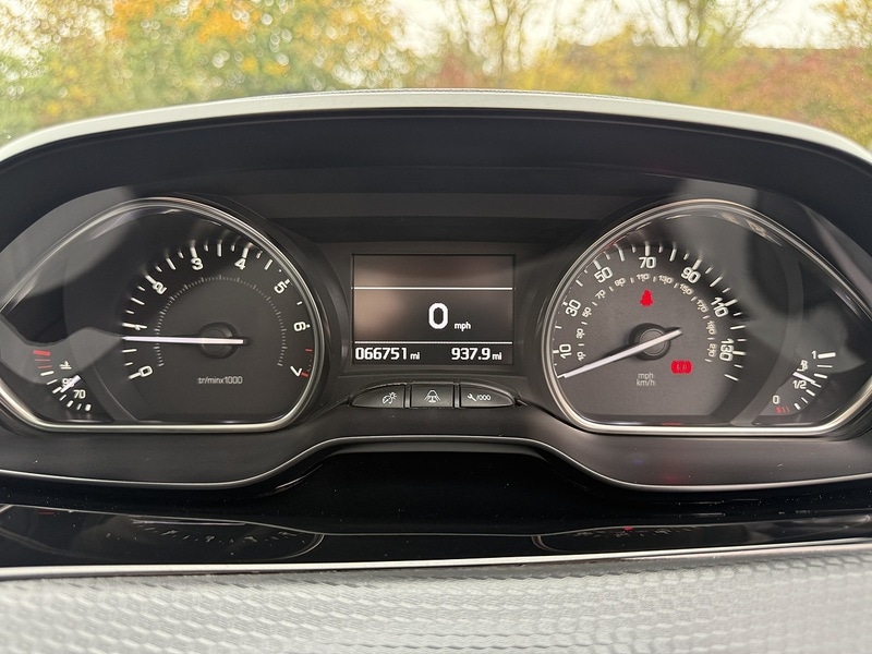 Used Peugeot 2008 2017 for sale - 76292207: Photo 35