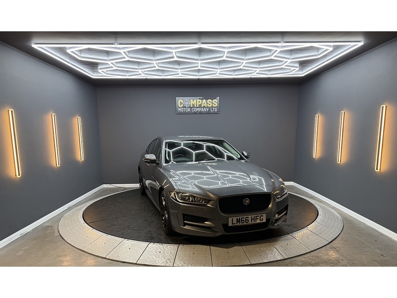 Used Jaguar XE 2016 for sale - 77494287: Photo 2