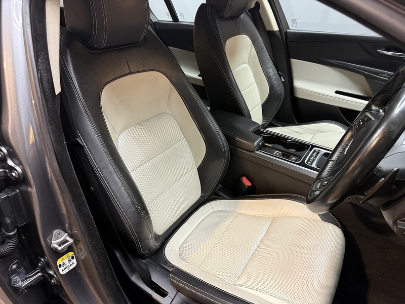 Used Jaguar XE 2016 for sale - 77494287: Photo 33