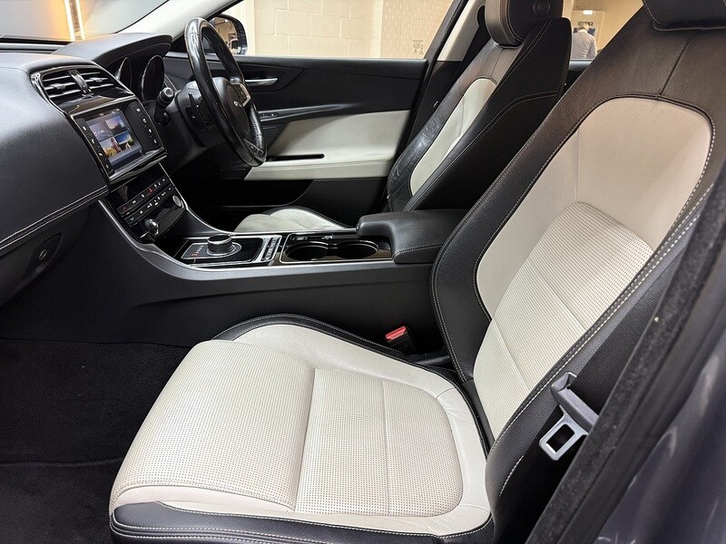 Used Jaguar XE 2016 for sale - 77494287: Photo 43