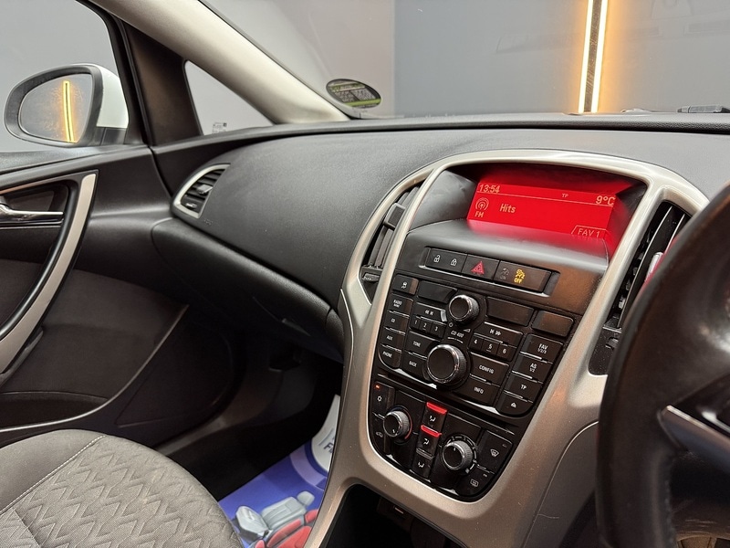 Used Vauxhall Astra 2013 for sale - 77153946: Photo 52