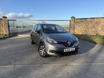 Used Renault Captur 2018 for sale - 76280534: Photo
